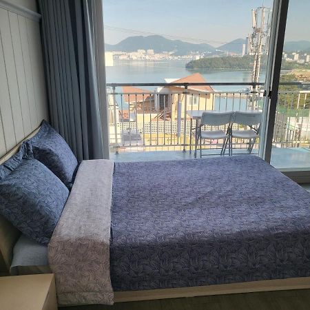 Yeosu Blooming Pension Exterior foto