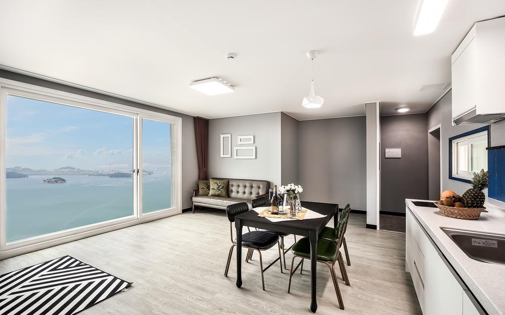Yeosu Blooming Pension Exterior foto