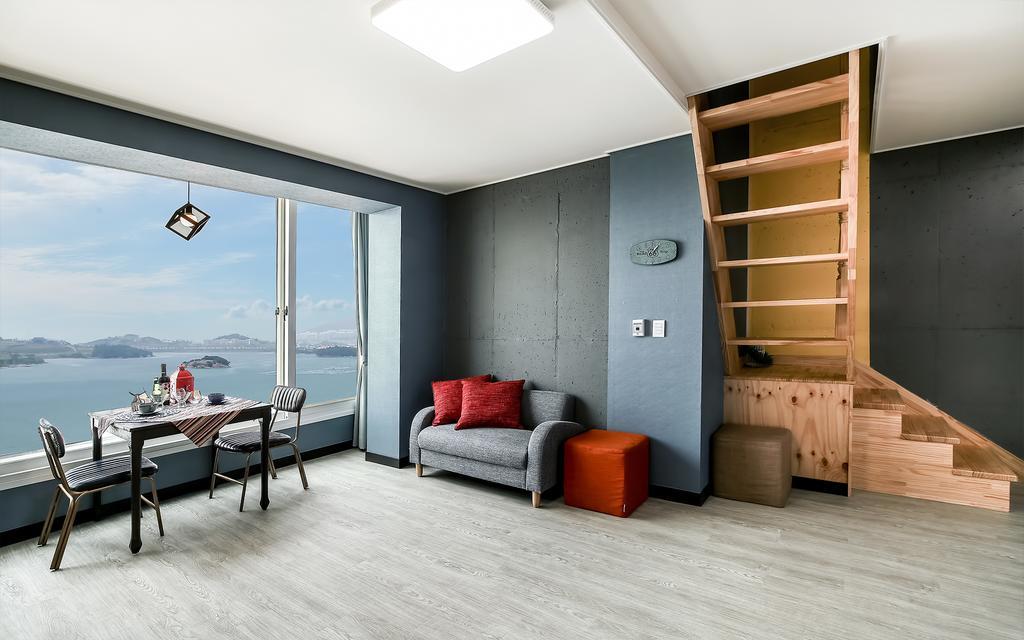 Yeosu Blooming Pension Exterior foto