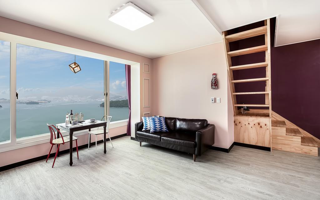 Yeosu Blooming Pension Exterior foto
