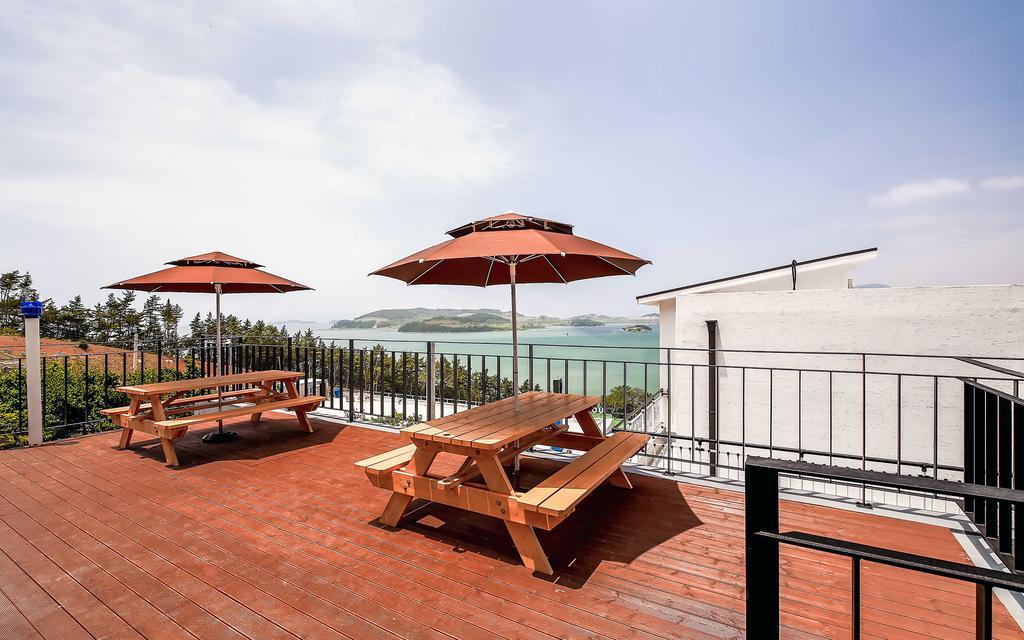 Yeosu Blooming Pension Exterior foto