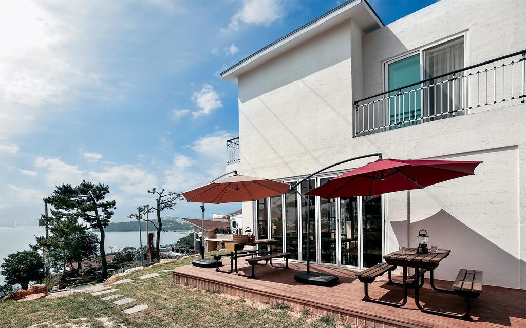 Yeosu Blooming Pension Exterior foto